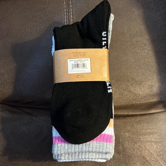Steve Madden Athletic Crew Socks 6 pairs - Picture 3 of 5